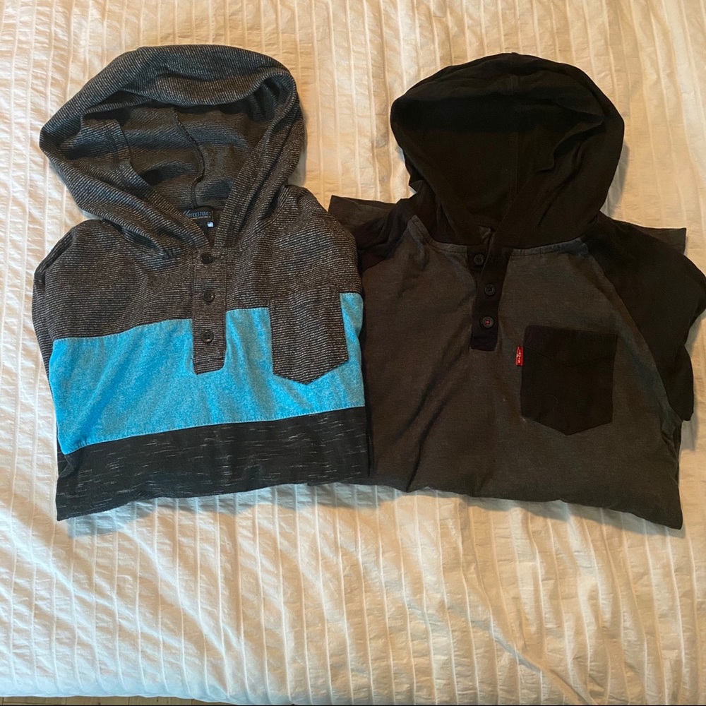 3/$15 - Bundle of 2 long sleeved hoodie t-shirts